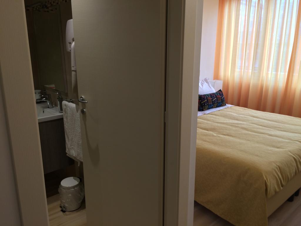 ホテルエンジョイ ミラノ 部屋 写真